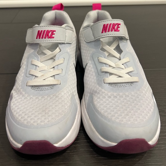 Nike WearAllDay Sneakers - 3Y - Picture 3 of 8